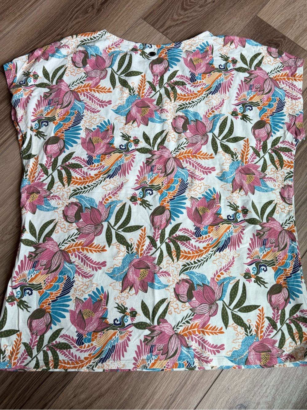 Sherpa Adventure Gear size Large Floral / Bird Print Modal / Cotton Tee Shirt - Picture 3 of 7